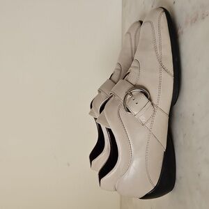 TOD'S: Taupe Leather Logo Shoes